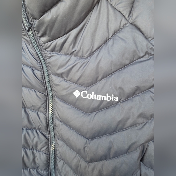 Columbia Women's Black Puffer Vest - Picture 3 of 12